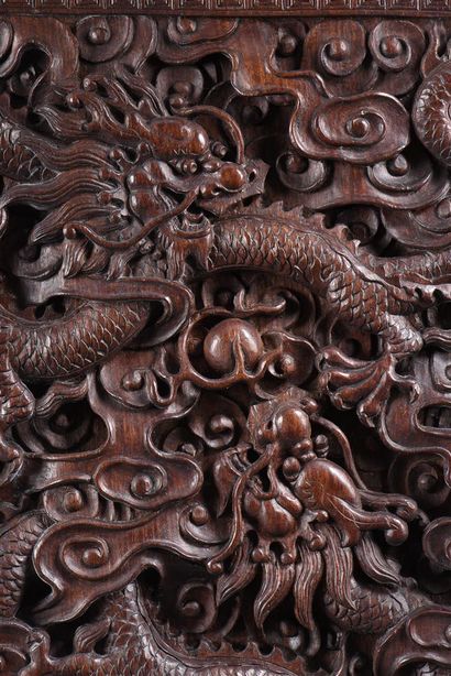 Paire d'armoires et leurs coffres en huali
Chine,...