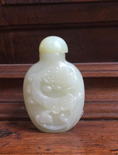 Tabatière en jade sculpté
Chine
De forme...