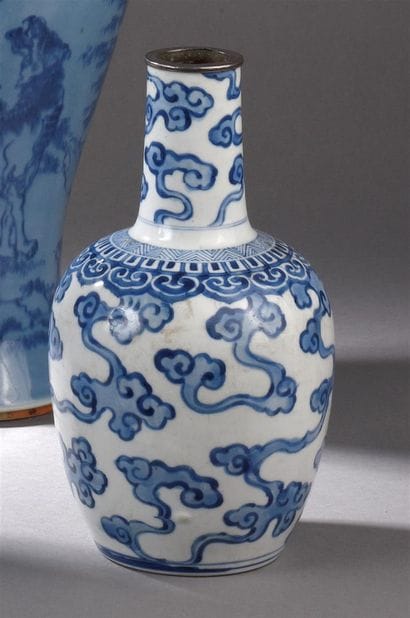 Vase bouteille en porcelaine bleu blanc
Vietnam,...