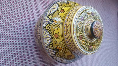 Lot de deux potiches marocaines dites Jobbana
Reproduction...