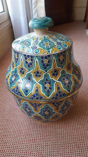 Lot de deux potiches marocaines dites Jobbana
Reproduction...
