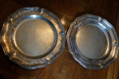Deux plats ronds en argent, poinçon Minerve....