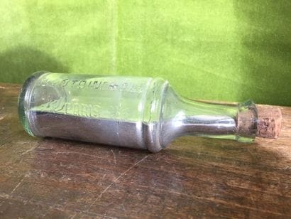 Flacon de chimie ancien contenant 1500 grammes...