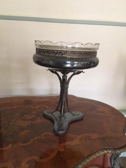 Coupe en métal argenté et verre. 							