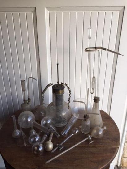 Lot de verrerie de chimie / alchimie, XIXe...