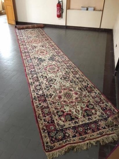 Tapis galerie, Iran, XXe siècle
720 x120...