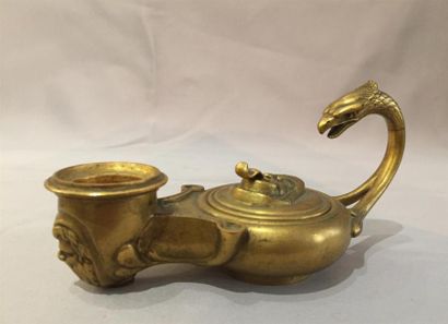 F. BARBEDIENNE - Lampe à huile en bronze...