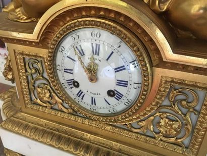 Pendule borne en marbre blanc d'époque Napoléon...