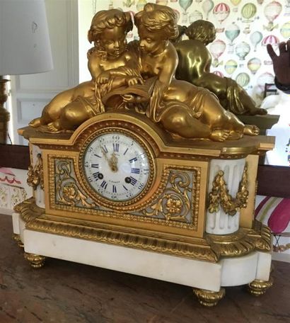 Pendule borne en marbre blanc d'époque Napoléon...
