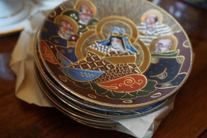 Assiettes Chine et soucoupes Satsuma.							...