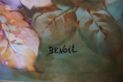 Limoges. Vase à décor de fleurs, signé Benoit...