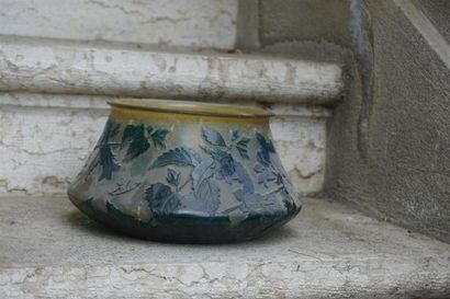 Gallée. Coupe en verre; accidents.						...