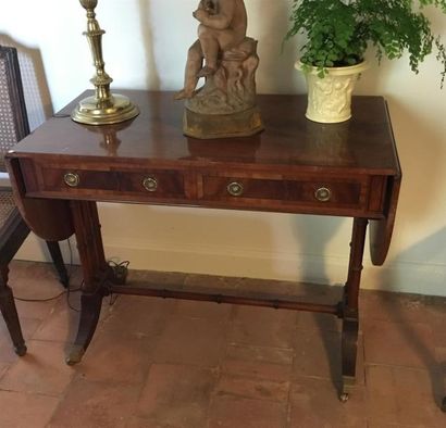 Sofa-table en placage d'acajou ouvrant à...
