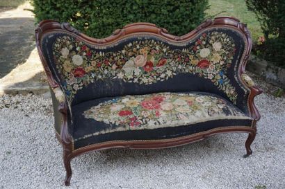 Partie de salon comprenant une paire de fauteuils...