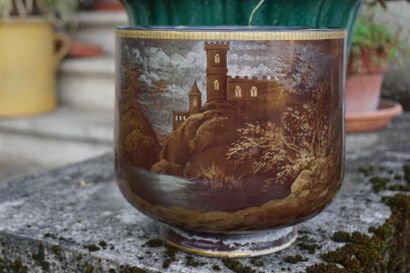 Paris. Cache-pot à décor nocturne d'un château....
