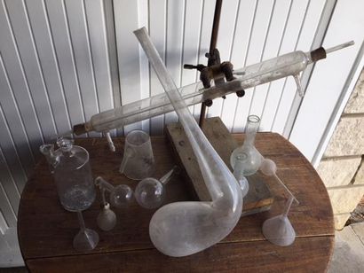 Lot de verrerie de chimie / alchimie, XIXe...