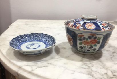JAPON - Bol couvert en porcelaine Imari....