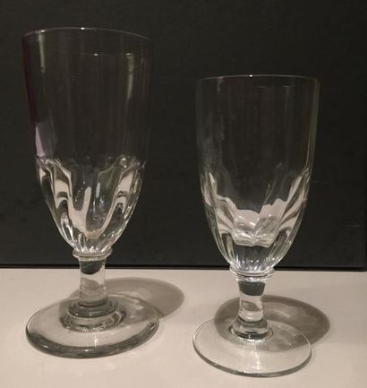Partie de service en verre
Le corps godronné....
