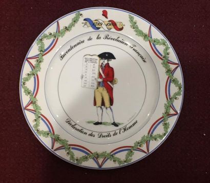 Suite de six assiettes en porcelaine commémoratives...