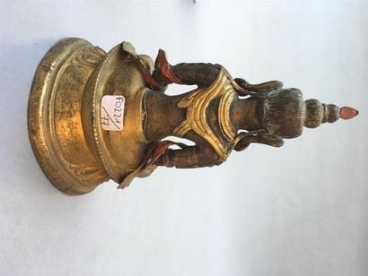 STATUETTE D'AMITAYUS en cuivre repoussé et...