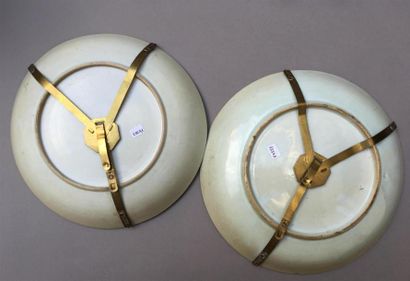 Deux plats creux en porcelaine famille rose
Chine,...