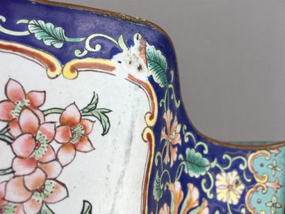 Vase en cuivre et émaux de Canton
Chine,...