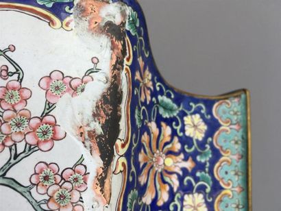 Vase en cuivre et émaux de Canton
Chine,...