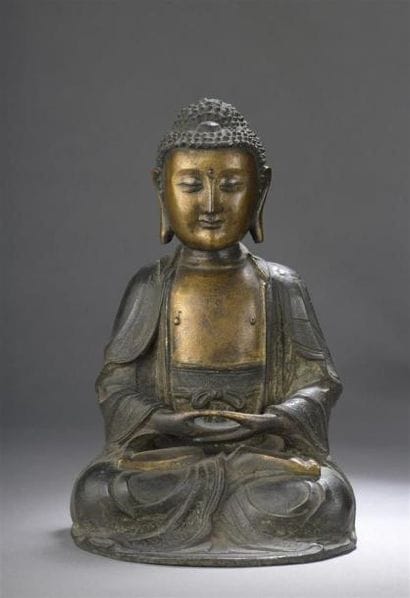 STATUE DE BOUDDHA assis sur un lotus en bronze...