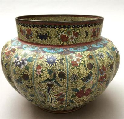 Cache pot en cuivre et émaux cloisonnés
Japon,...