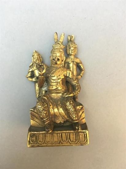 STATUETTE DE DIGNITAIRE et gardiens en bronze...