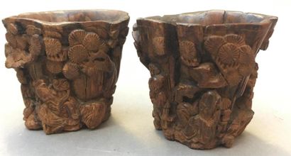 DEUX PETITES COUPES en bois sculpté
Chine,...