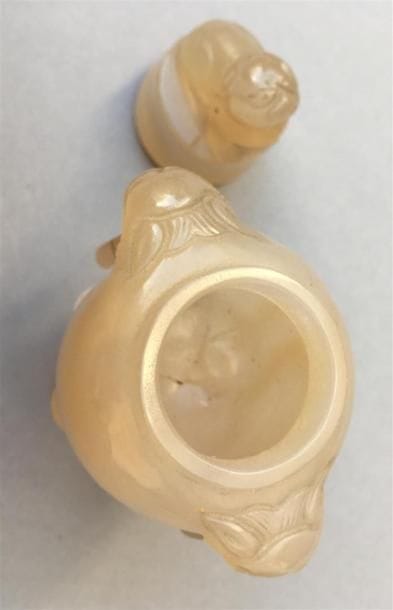 Petit brûle parfum tripode couvert en agate
Chine,...