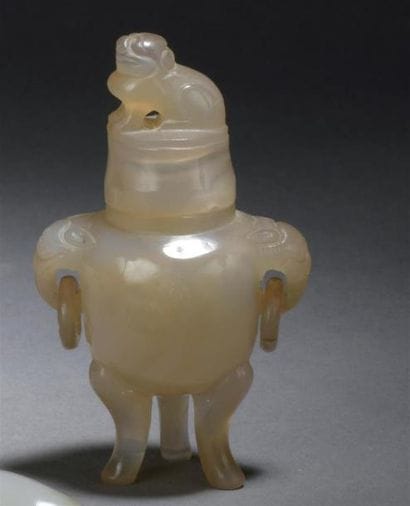 Petit brûle parfum tripode couvert en agate
Chine,...