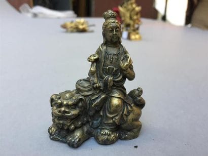 STATUETTE DE GUANYIN en bronze 
Chine, fin...