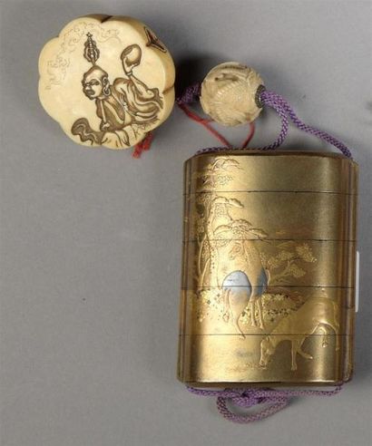 INRO À QUATRE CASES 
Japon, XIXe siècle
En...