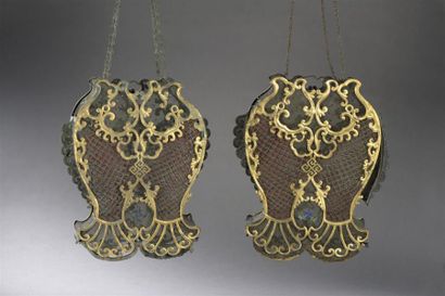 PAIRE DE LANTERNES ajourées en cuivre doré...