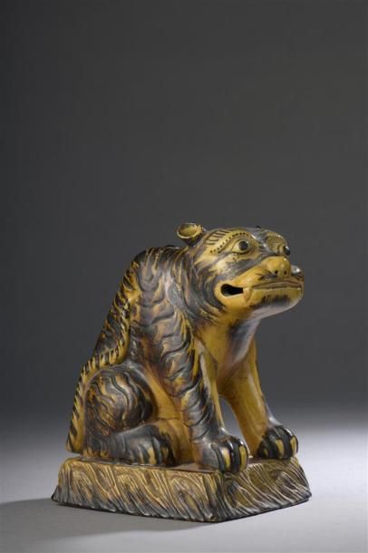 Tigre en porcelaine à glaçure jaune et brune
Chine,...