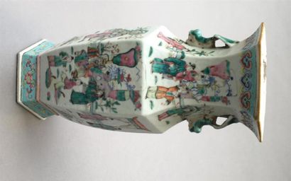 Vase en porcelaine polychrome
Chine
De forme...