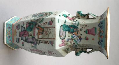 Vase en porcelaine polychrome
Chine
De forme...