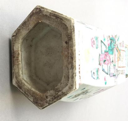 Vase en porcelaine polychrome
Chine
De forme...