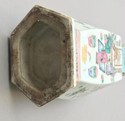 Vase en porcelaine polychrome
Chine
De forme...