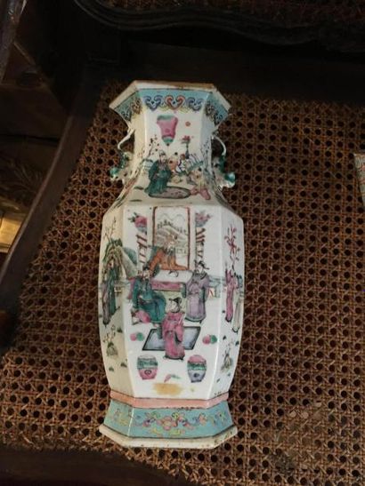Vase en porcelaine polychrome
Chine
De forme...