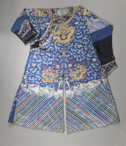 ROBE EN SOIE BLEUE 
Chine, époque Guangxu...