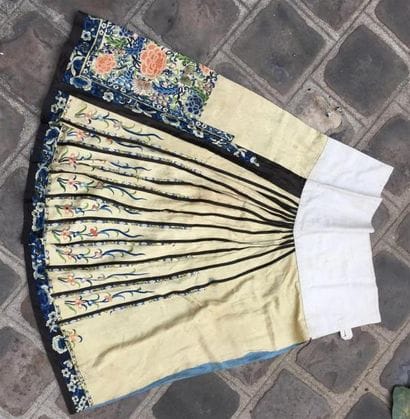 ROBE ET JUPE en soie brodée
Chine, circa...
