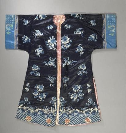 ROBE ET JUPE en soie brodée
Chine, circa...