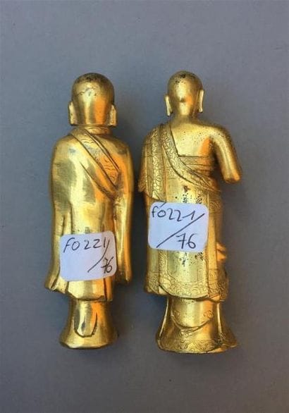DEUX STATUETTES D'ANANDA ET KASYAPA en bronze...