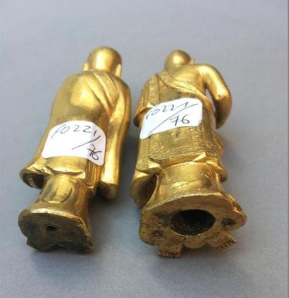 DEUX STATUETTES D'ANANDA ET KASYAPA en bronze...