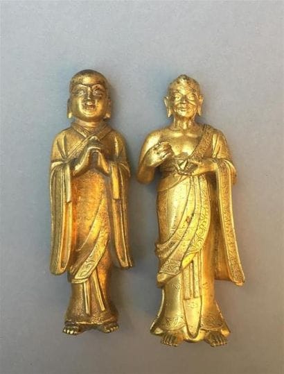 DEUX STATUETTES D'ANANDA ET KASYAPA en bronze...
