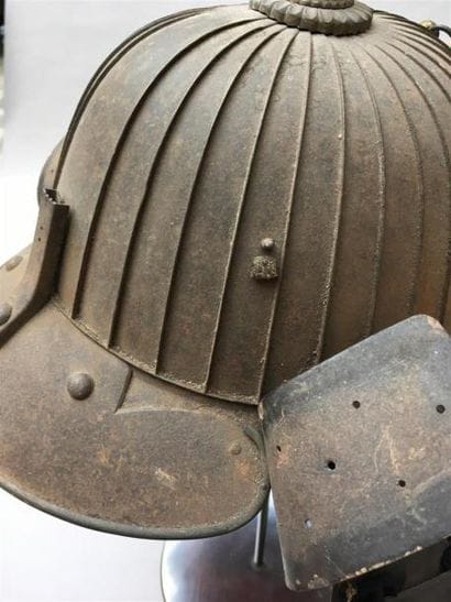 CASQUE en fer à 32 lamelles sujibashi kabuto
Japon,...