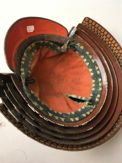 CASQUE en fer à 32 lamelles sujibashi kabuto
Japon,...